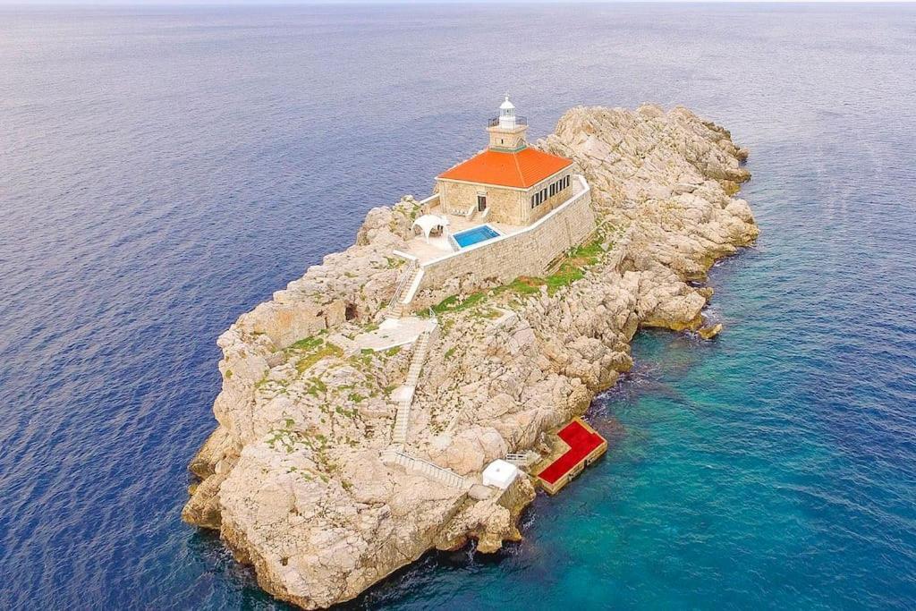 Lighthouse Grebeni Villa *