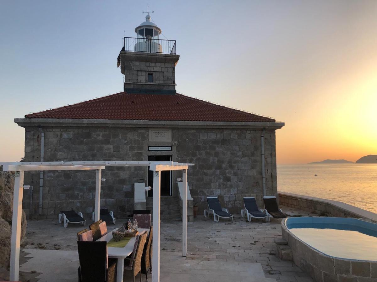 Lighthouse Grebeni Vila *